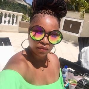 Meet your Posher, Monique